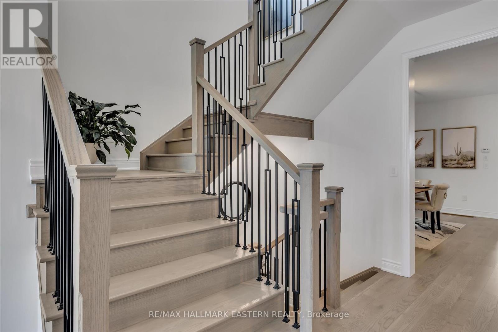 Photo 21 of 118 Whitehand Drive, Clarington ON