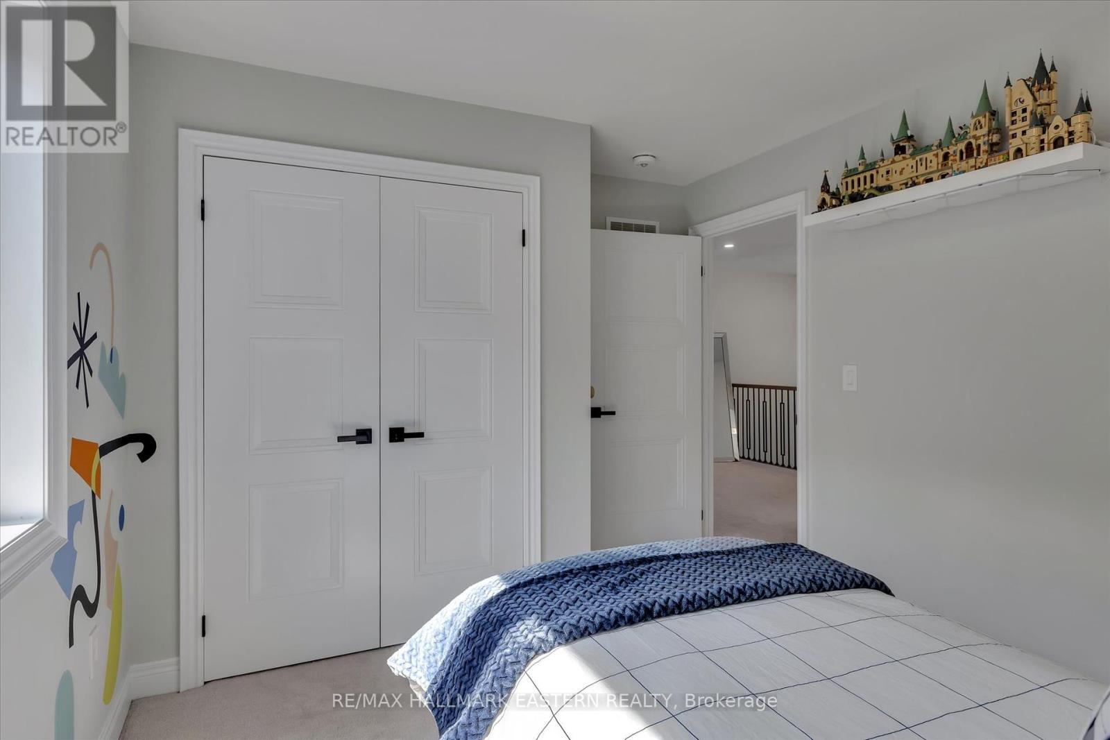 Photo 39 of 118 Whitehand Drive, Clarington ON