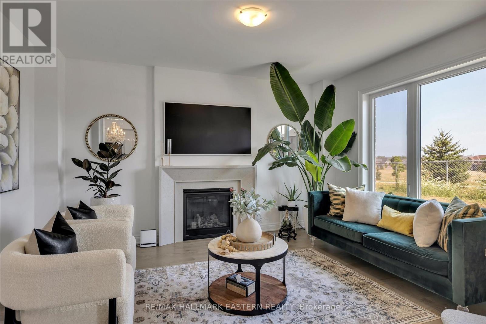 Photo 14 of 118 Whitehand Drive, Clarington ON