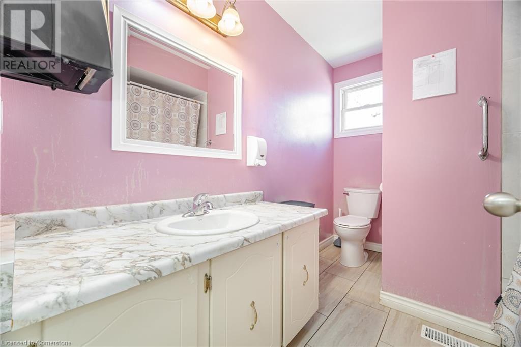 Photo 24 of 178 Athenia Drive, Hamilton ON