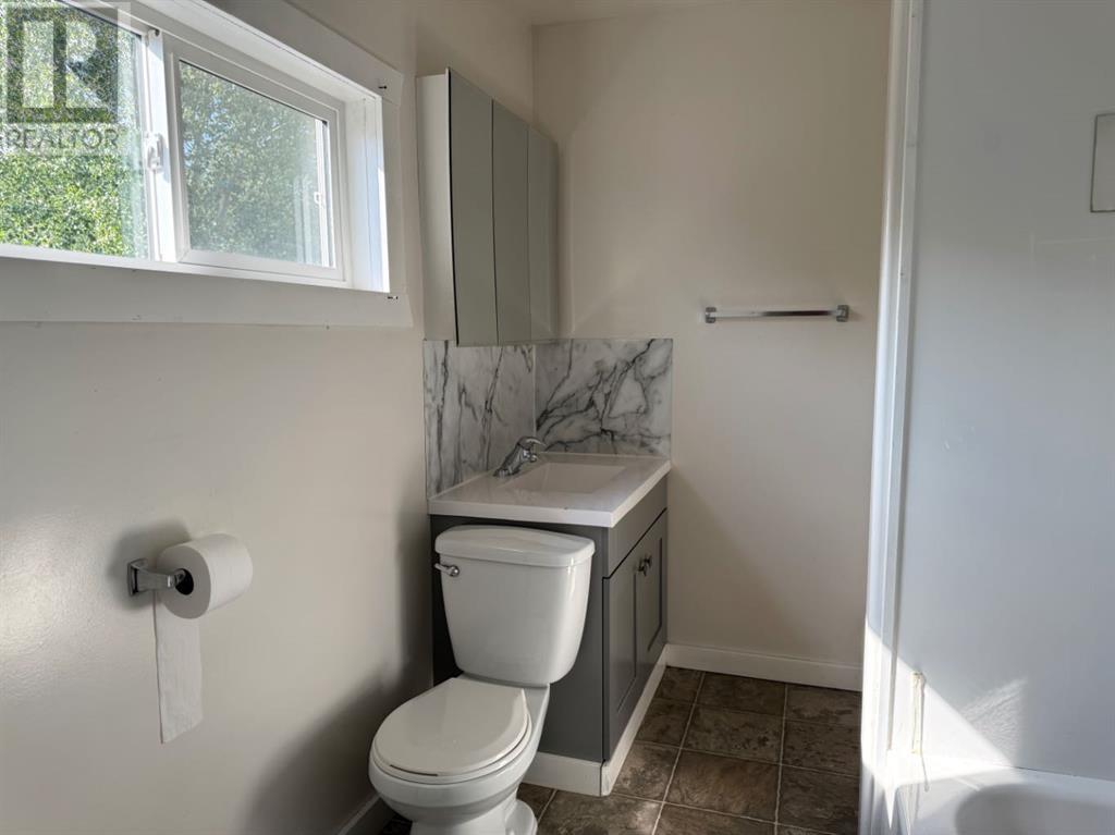 Photo 21 of 220 Railway Avenue E, Maidstone SK