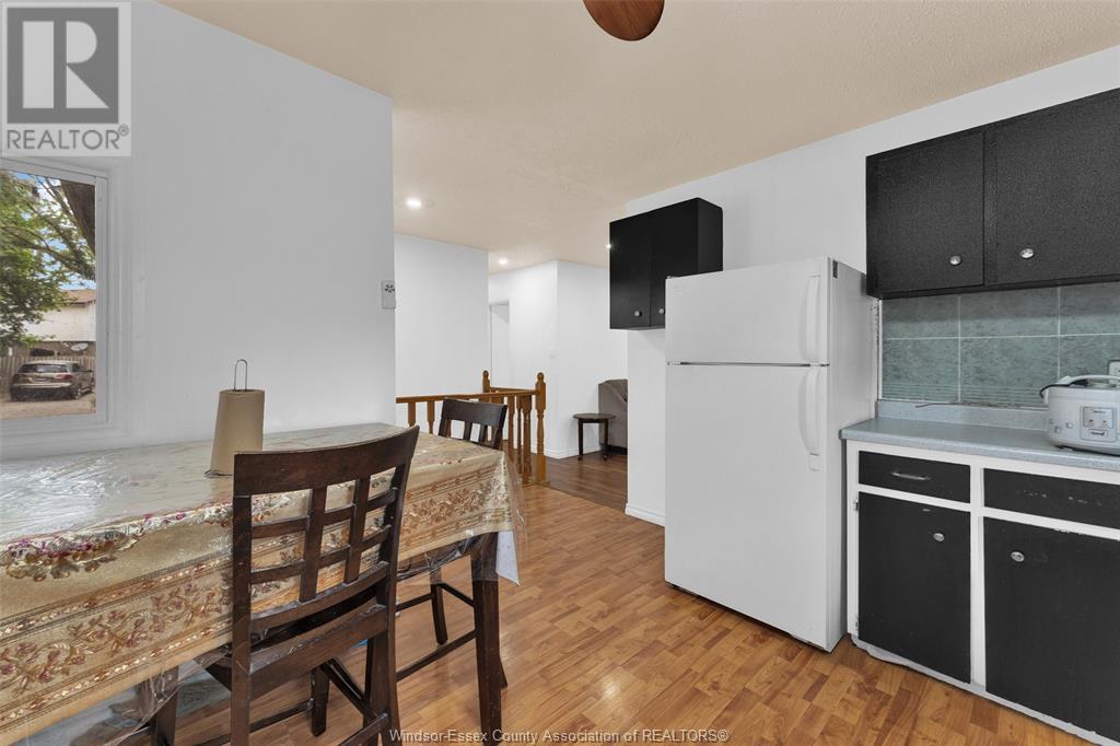 Photo 10 of 8671 Darlington Crescent, Windsor ON