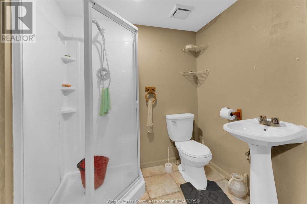 Photo 20 of 8671 Darlington Crescent, Windsor ON