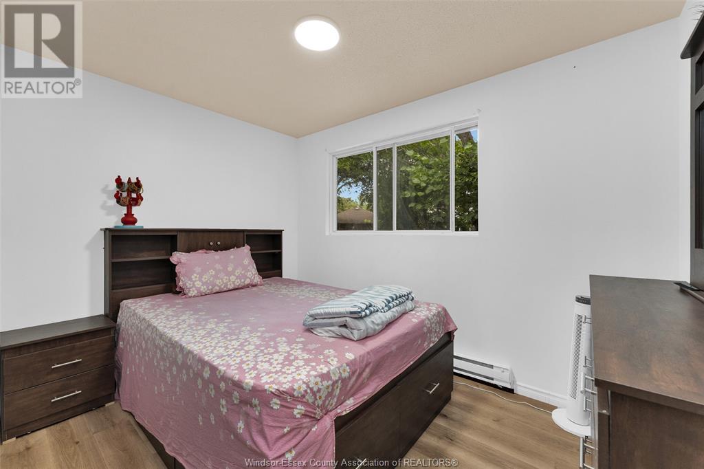 Photo 12 of 8671 Darlington Crescent, Windsor ON