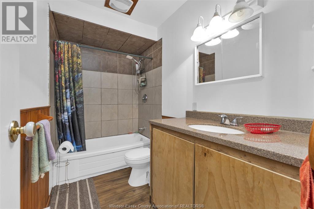 Photo 13 of 8671 Darlington Crescent, Windsor ON