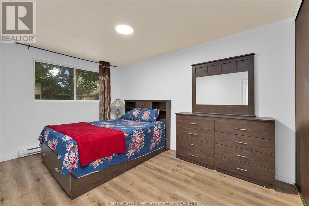 Photo 11 of 8671 Darlington Crescent, Windsor ON