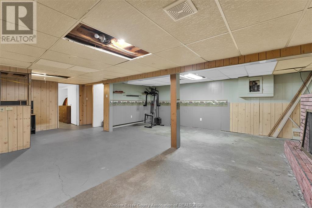 Photo 17 of 8671 Darlington Crescent, Windsor ON