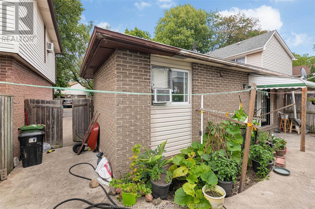 Photo 22 of 8671 Darlington Crescent, Windsor ON