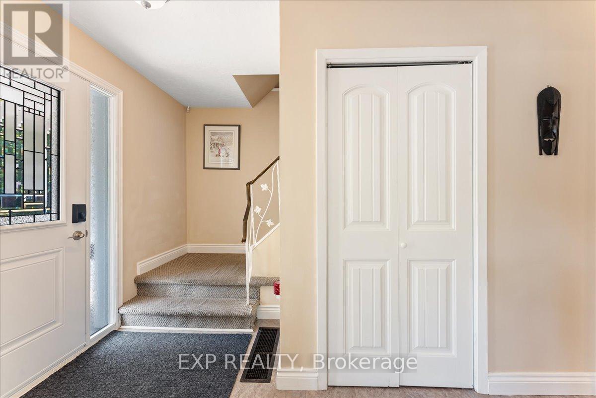 Photo 6 of 822 Foxe Street, Peterborough North ON