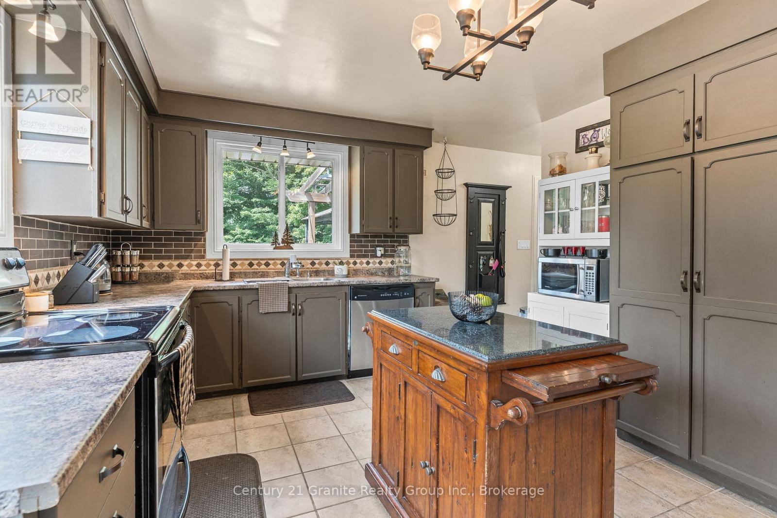 Photo 6 of 1037 Kernohan Farm Trail, Minden Hills ON