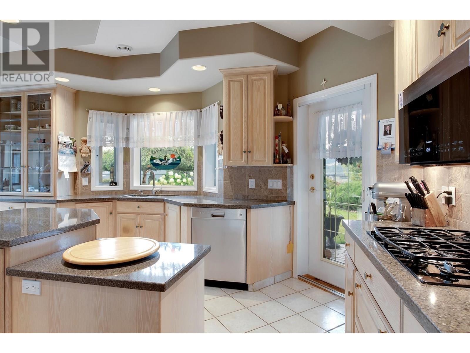 Photo 5 of 6 9196 Tronson Road, Vernon BC