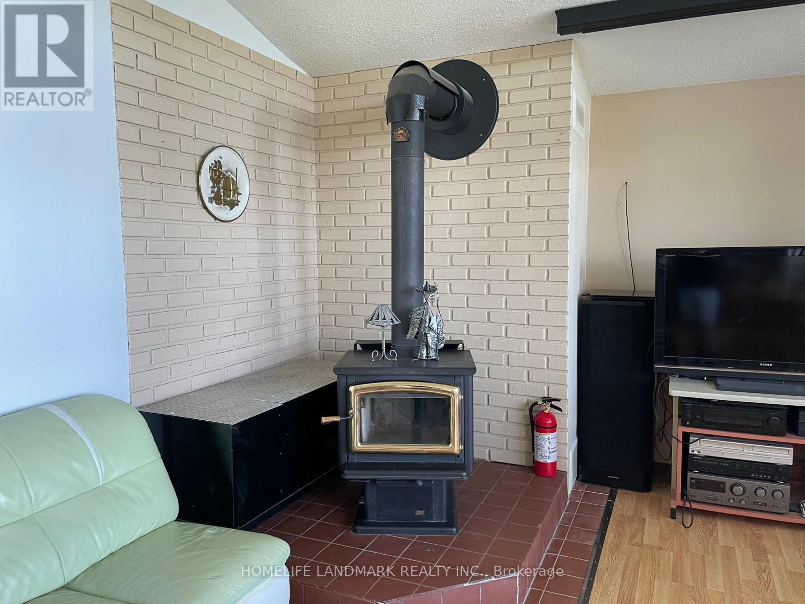 Photo 11 of 1115 Island View Drive, Otonabeesouth Monaghan ON
