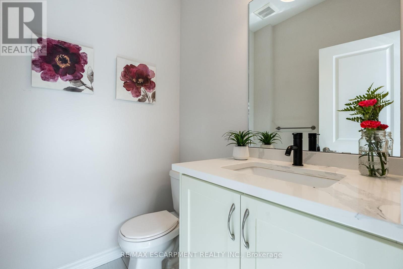 Photo 34 of 70 Borers Creek Circle, Hamilton ON