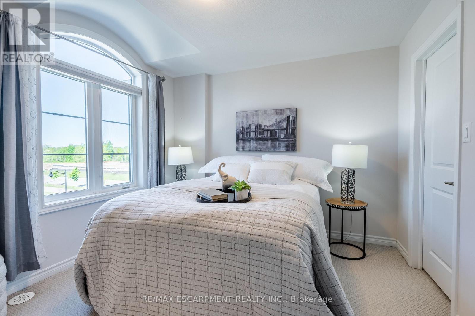 Photo 41 of 70 Borers Creek Circle, Hamilton ON