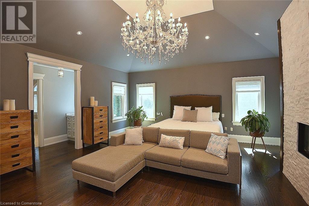 Photo 19 of 4180 Lakeshore Road, Burlington ON