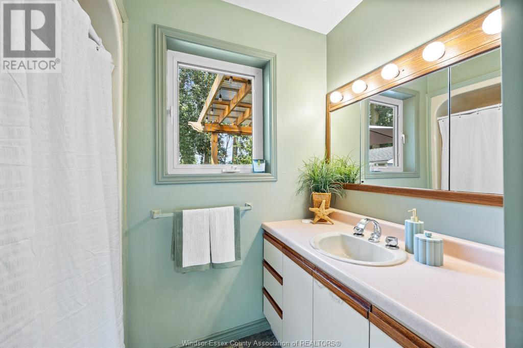 Photo 8 of 472 Lakewood Drive, Amherstburg ON