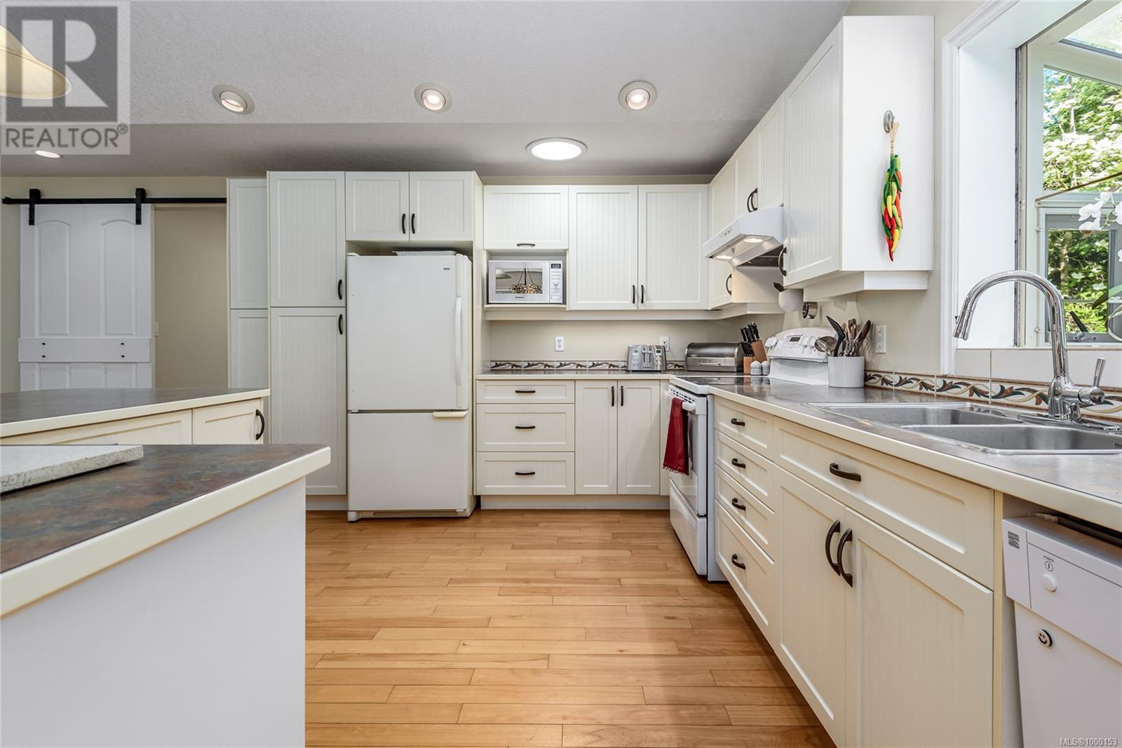 Photo 13 of 7478 Yake Rd, Fanny Bay BC