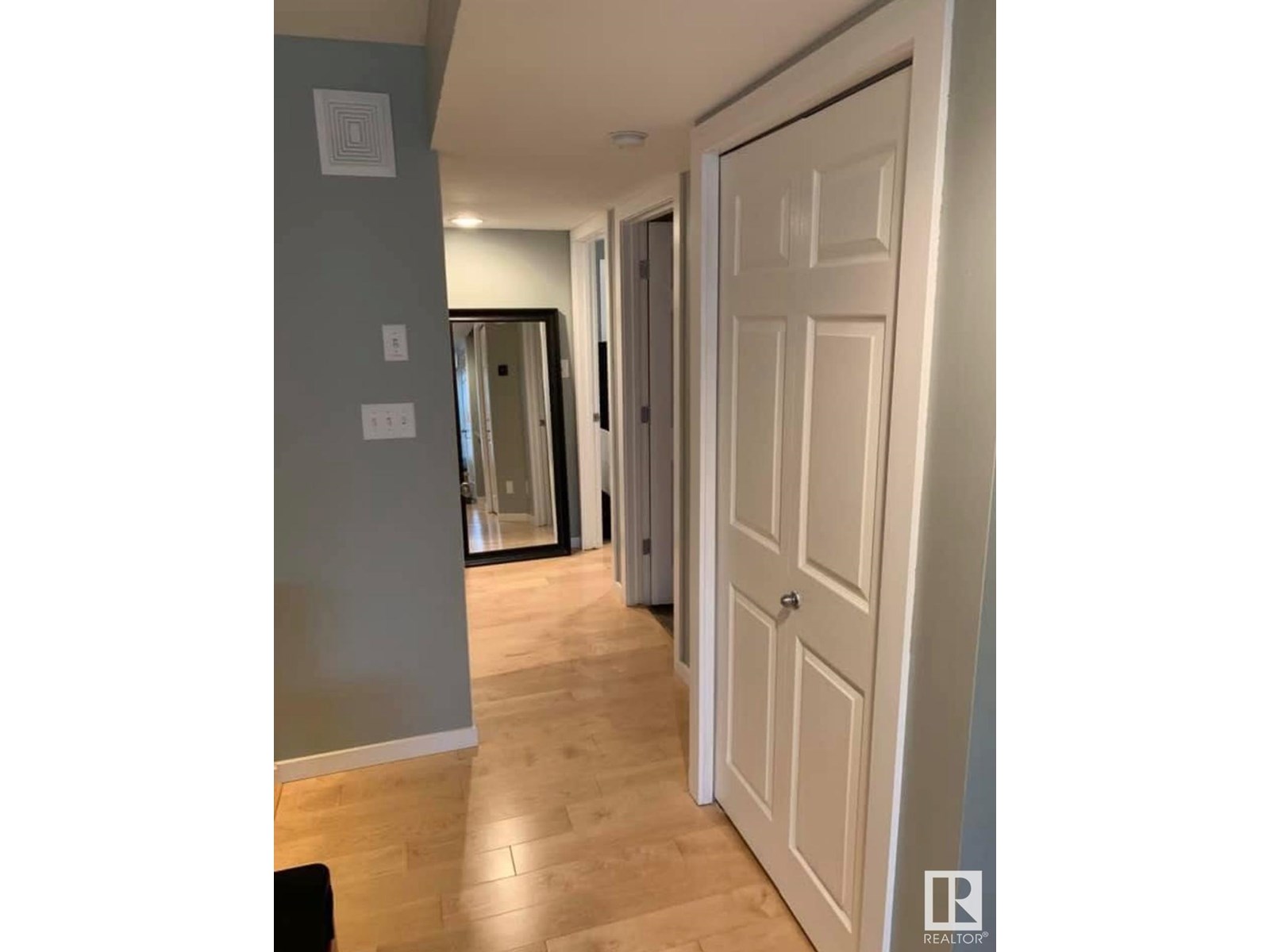 Photo 5 of 2957 26 St Nw Nw, Edmonton AB