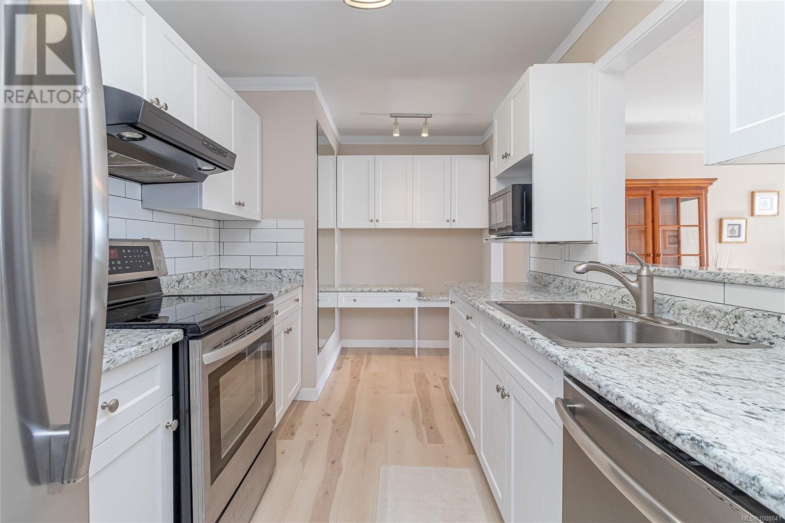 302 9958 Daniel St, Chemainus