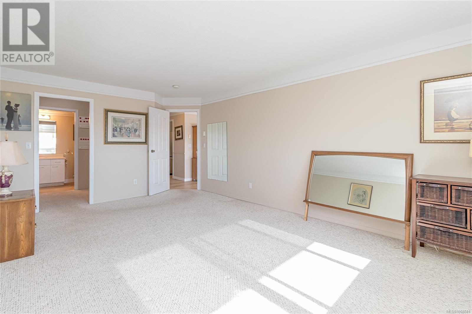 302 9958 Daniel St, Chemainus