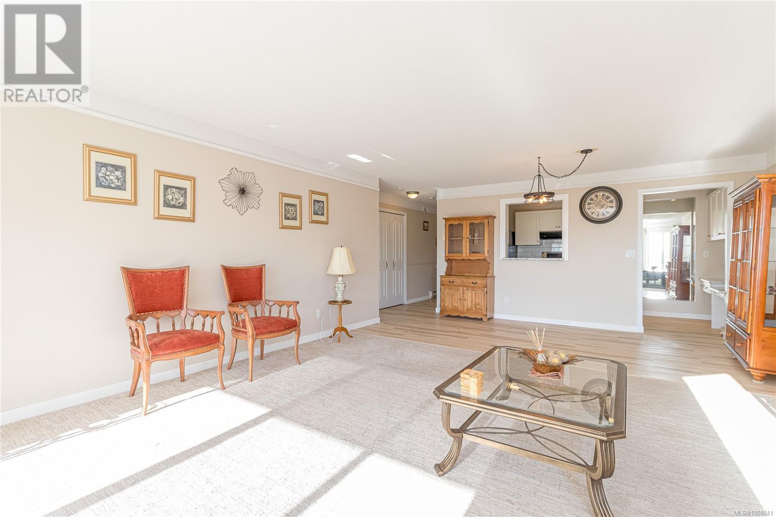 302 9958 Daniel St, Chemainus