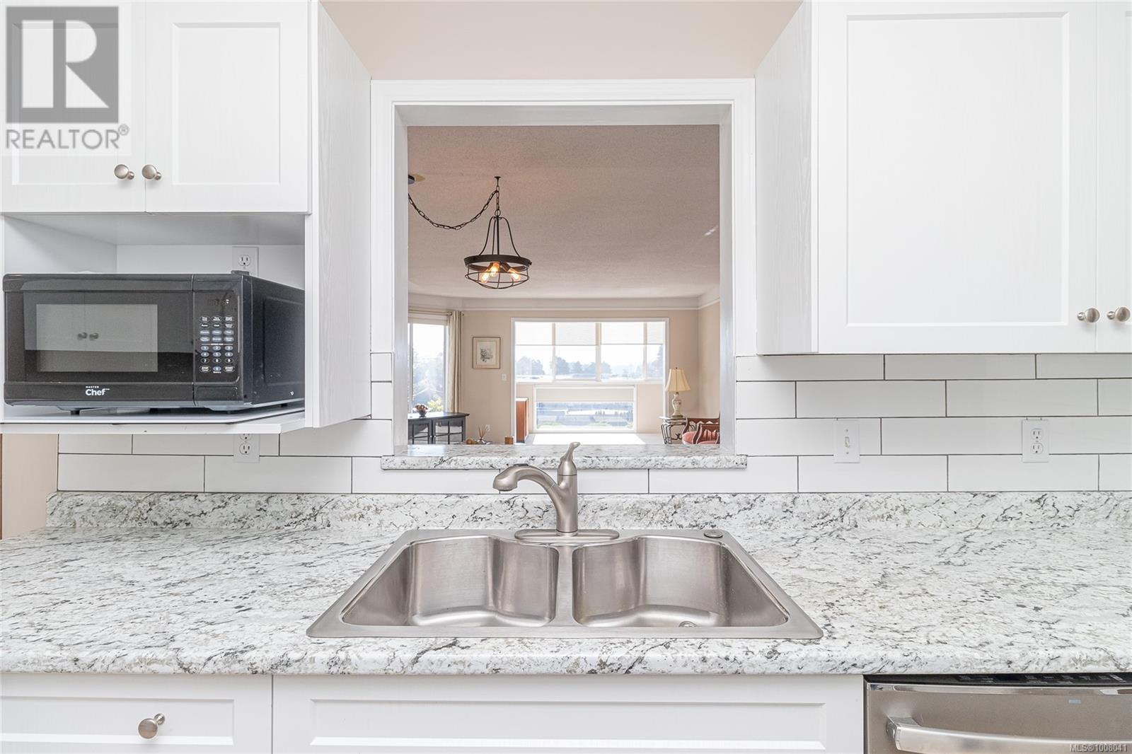 302 9958 Daniel St, Chemainus