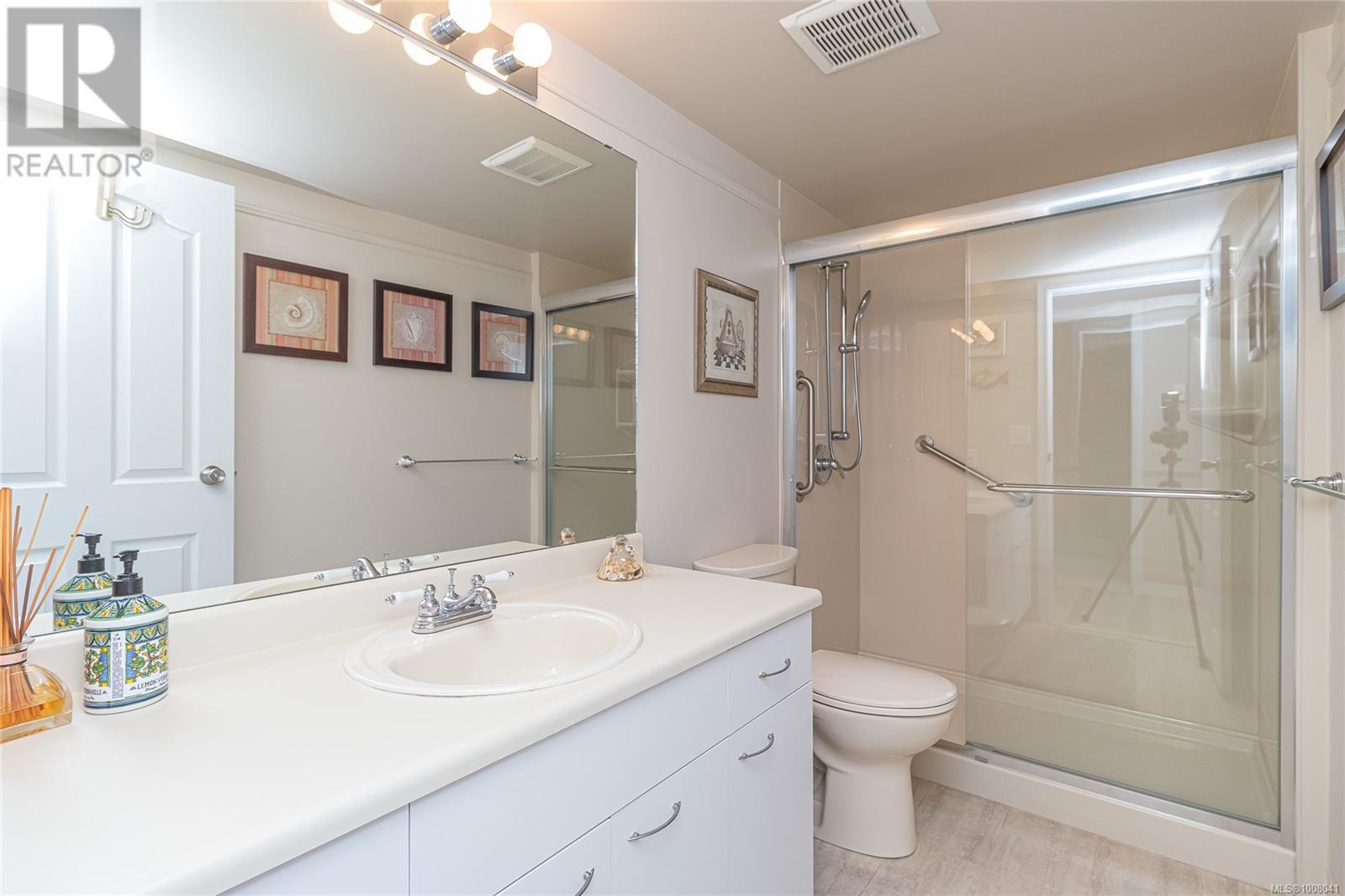 302 9958 Daniel St, Chemainus