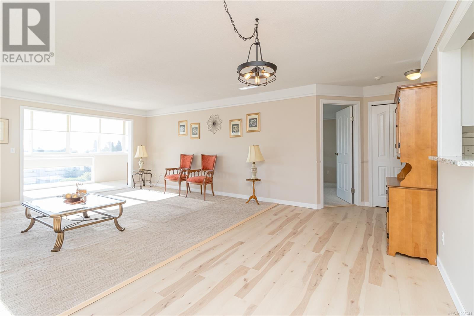 302 9958 Daniel St, Chemainus