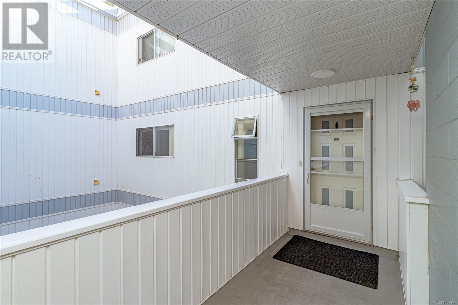 302 9958 Daniel St, Chemainus