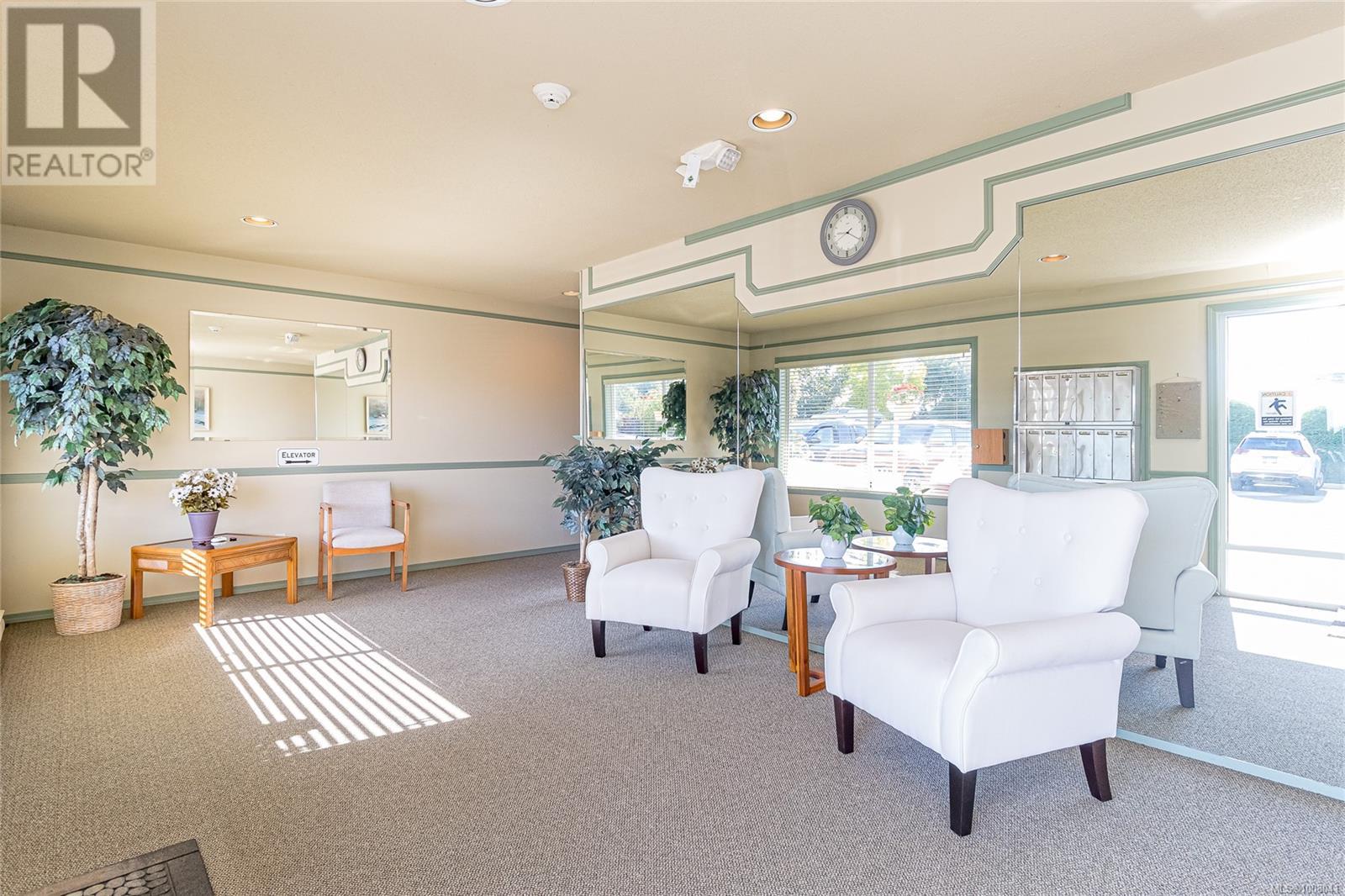 302 9958 Daniel St, Chemainus