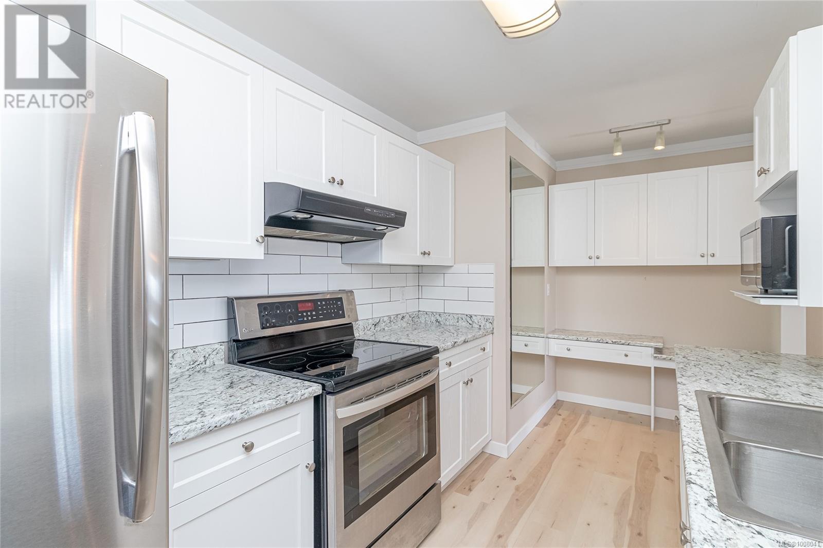 302 9958 Daniel St, Chemainus