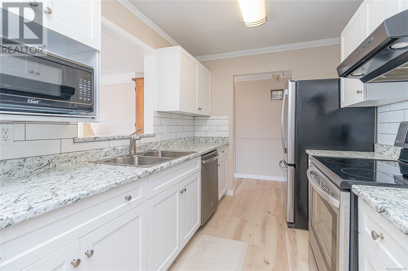 302 9958 Daniel St, Chemainus