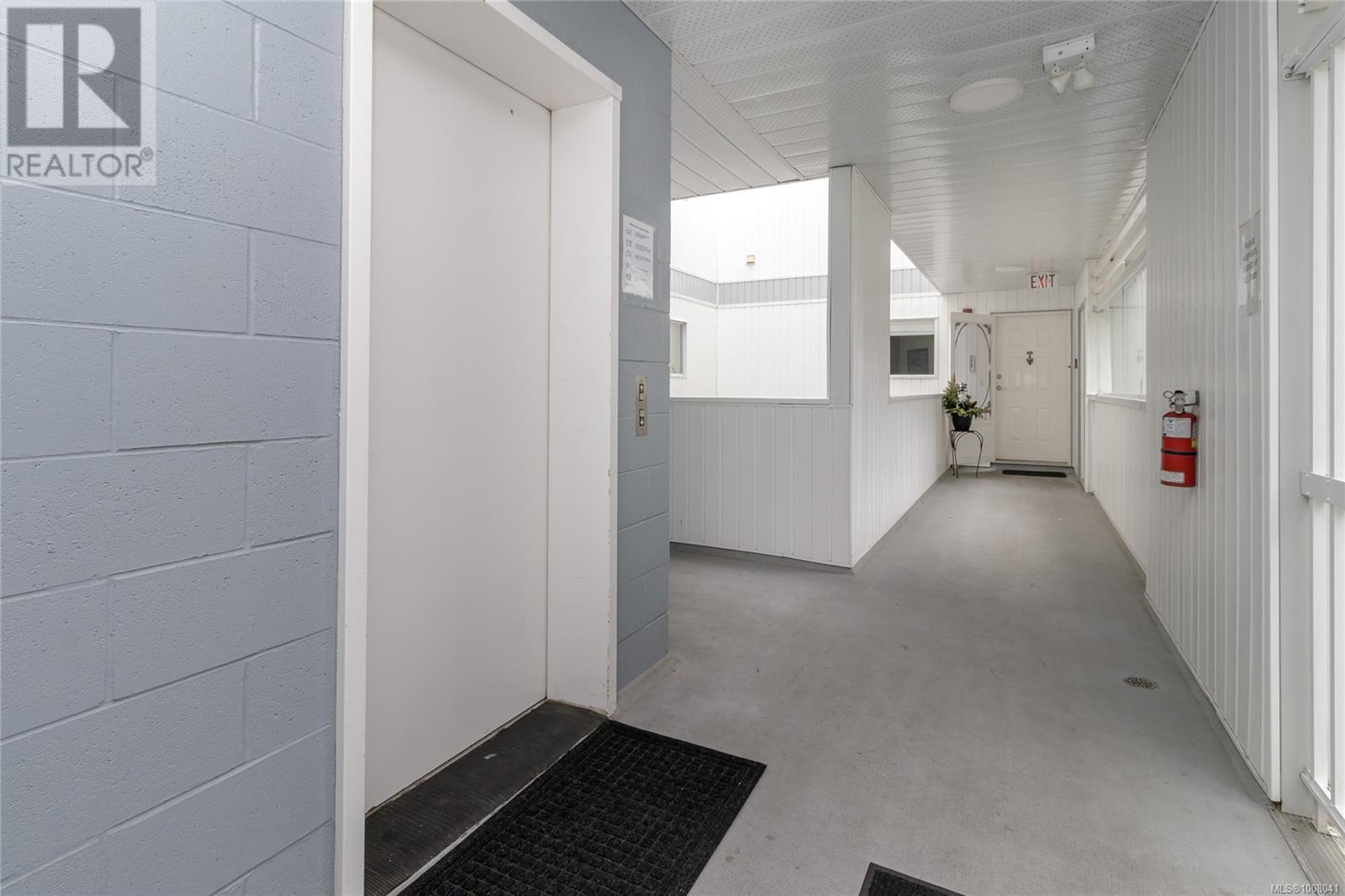 302 9958 Daniel St, Chemainus