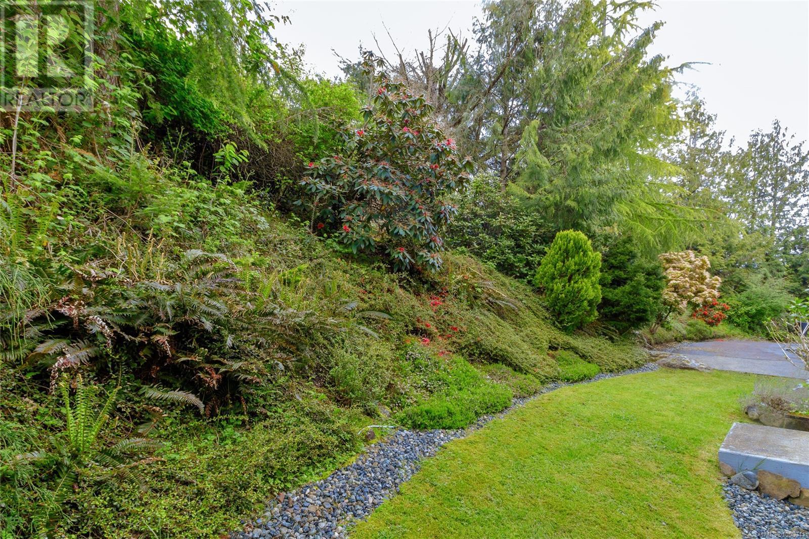 302 9958 Daniel St, Chemainus