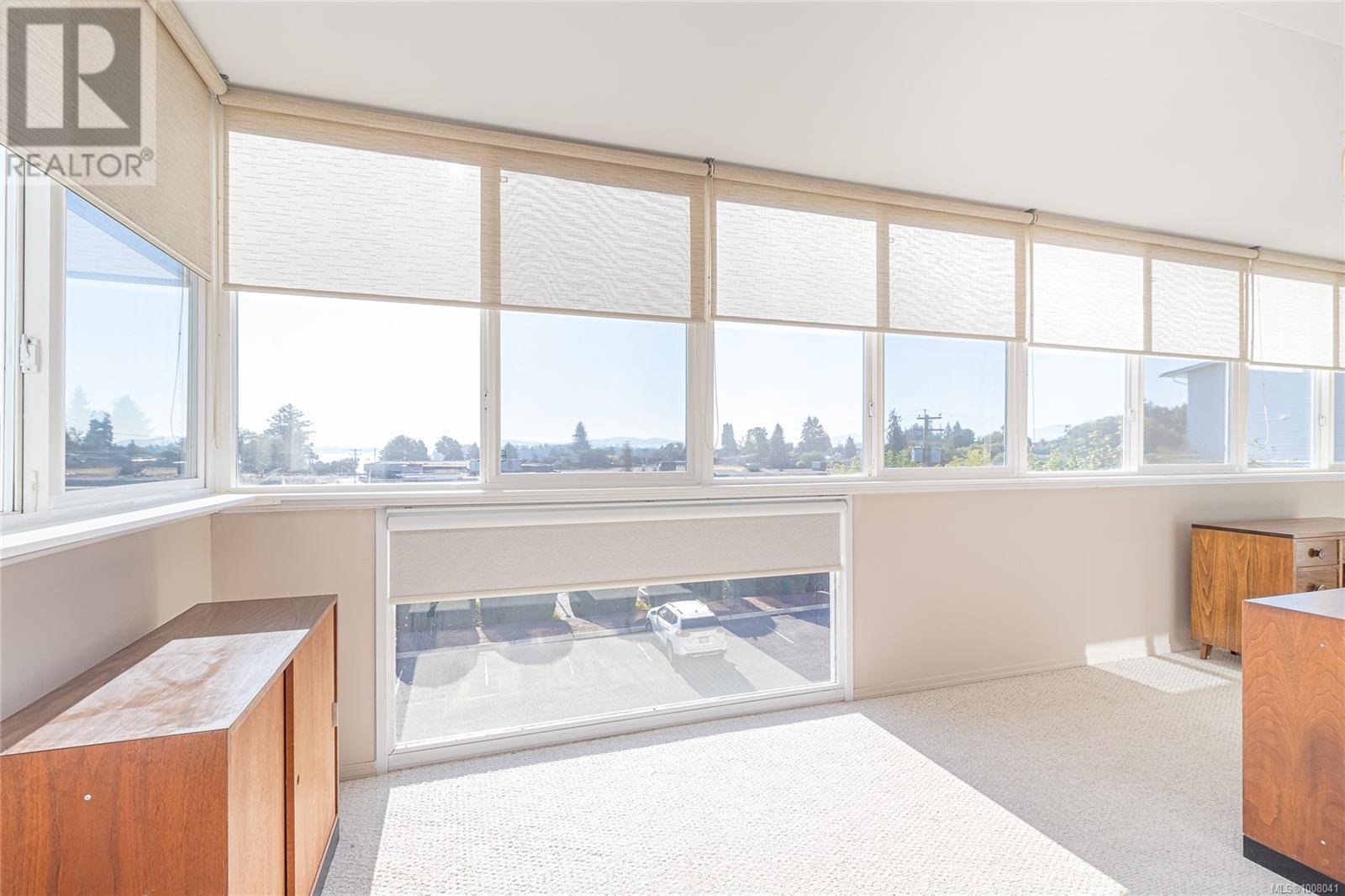302 9958 Daniel St, Chemainus