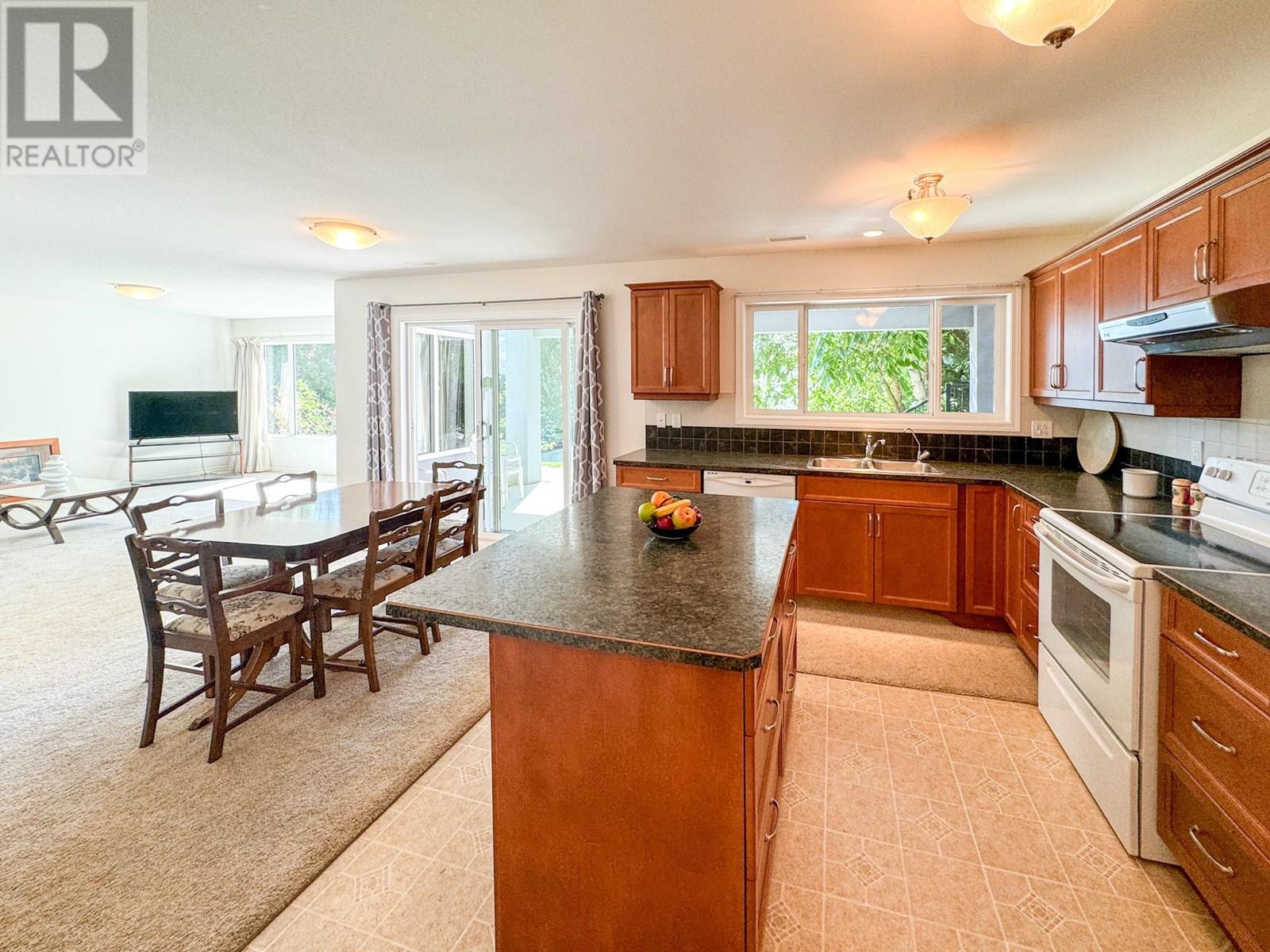 8503 Kingfisher Drive, Osoyoos