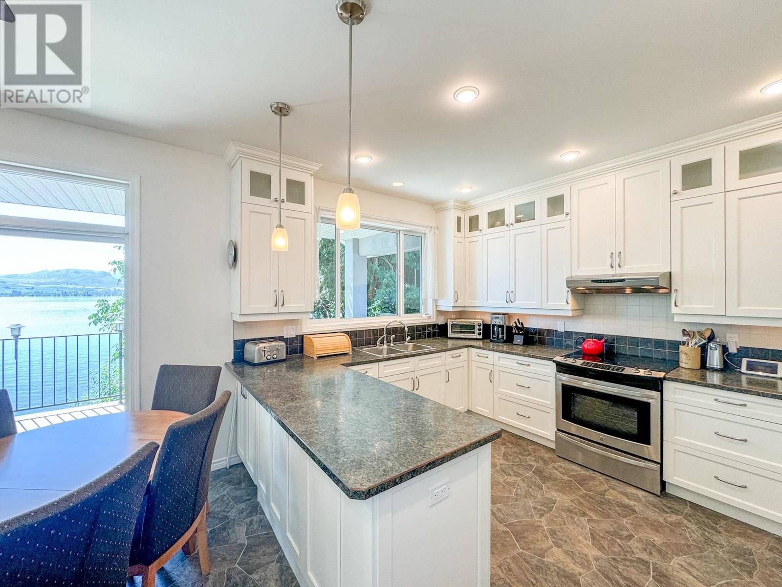 8503 Kingfisher Drive, Osoyoos