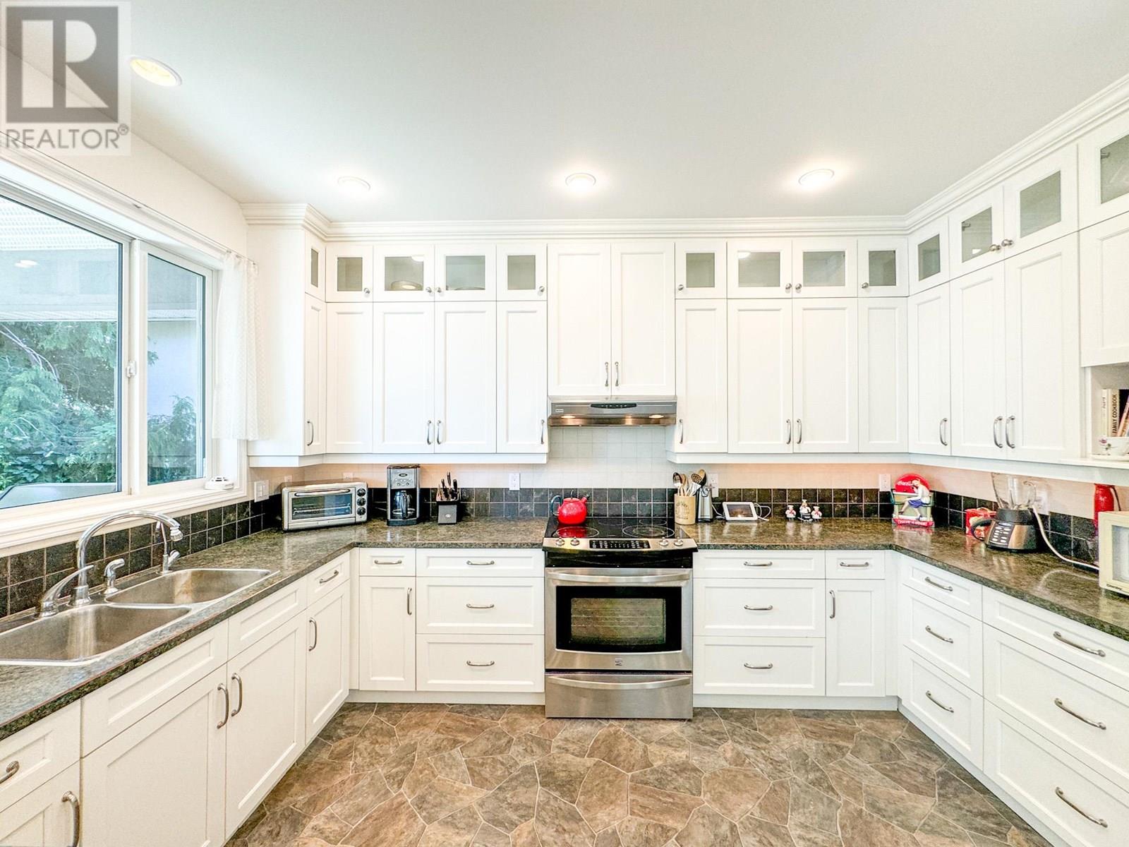 8503 Kingfisher Drive, Osoyoos
