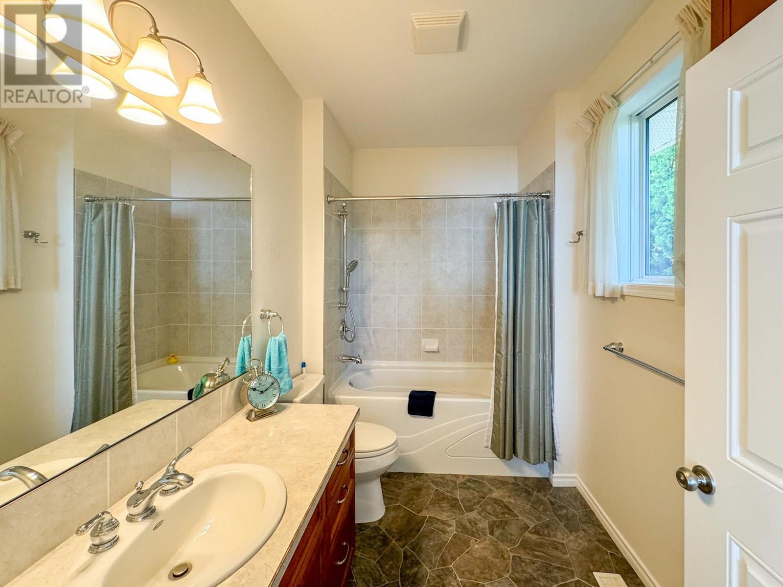8503 Kingfisher Drive, Osoyoos