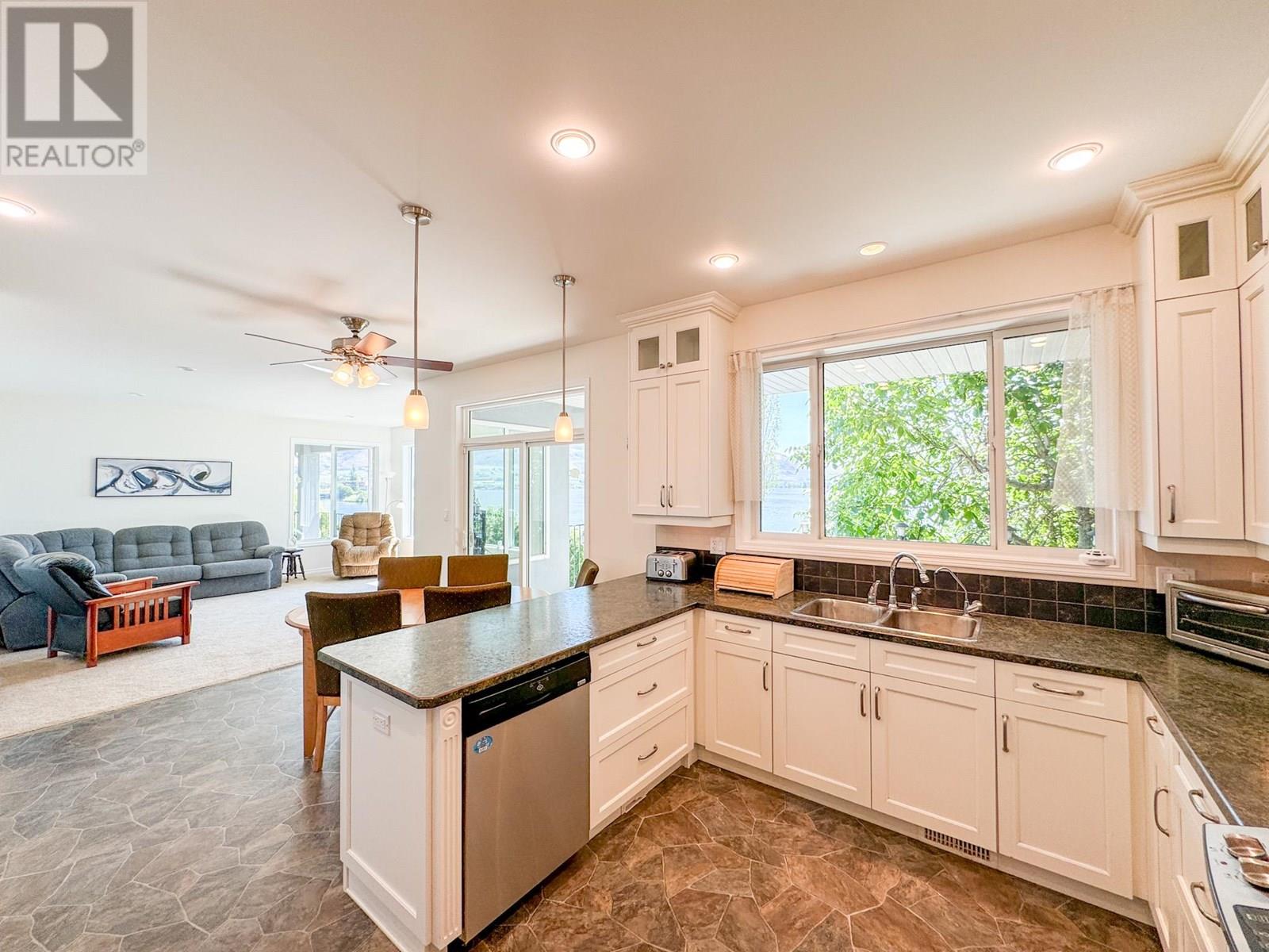 8503 Kingfisher Drive, Osoyoos