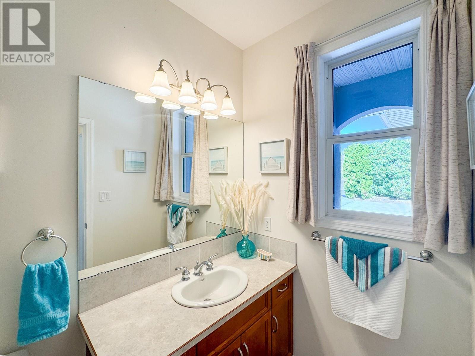 8503 Kingfisher Drive, Osoyoos
