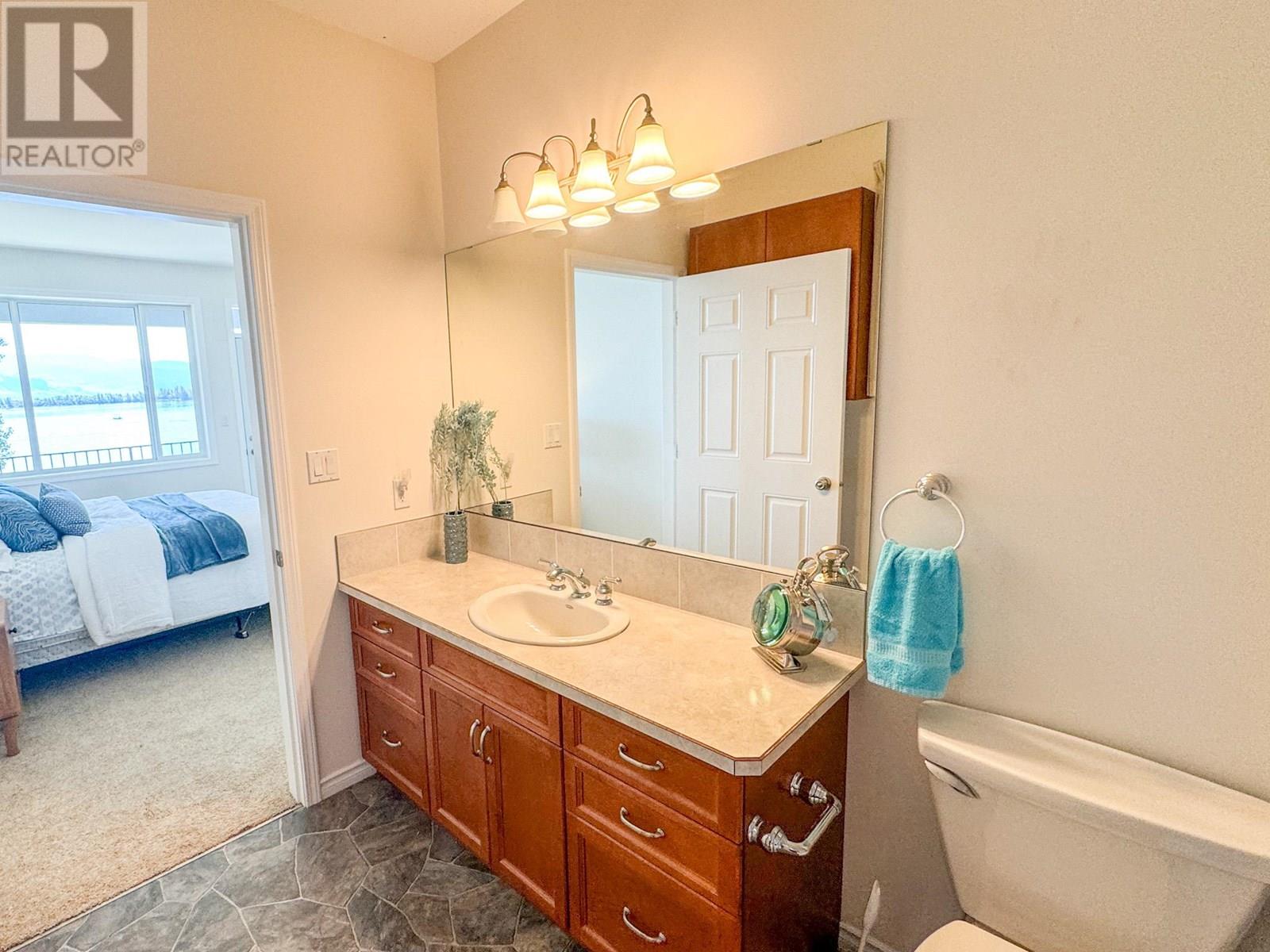8503 Kingfisher Drive, Osoyoos