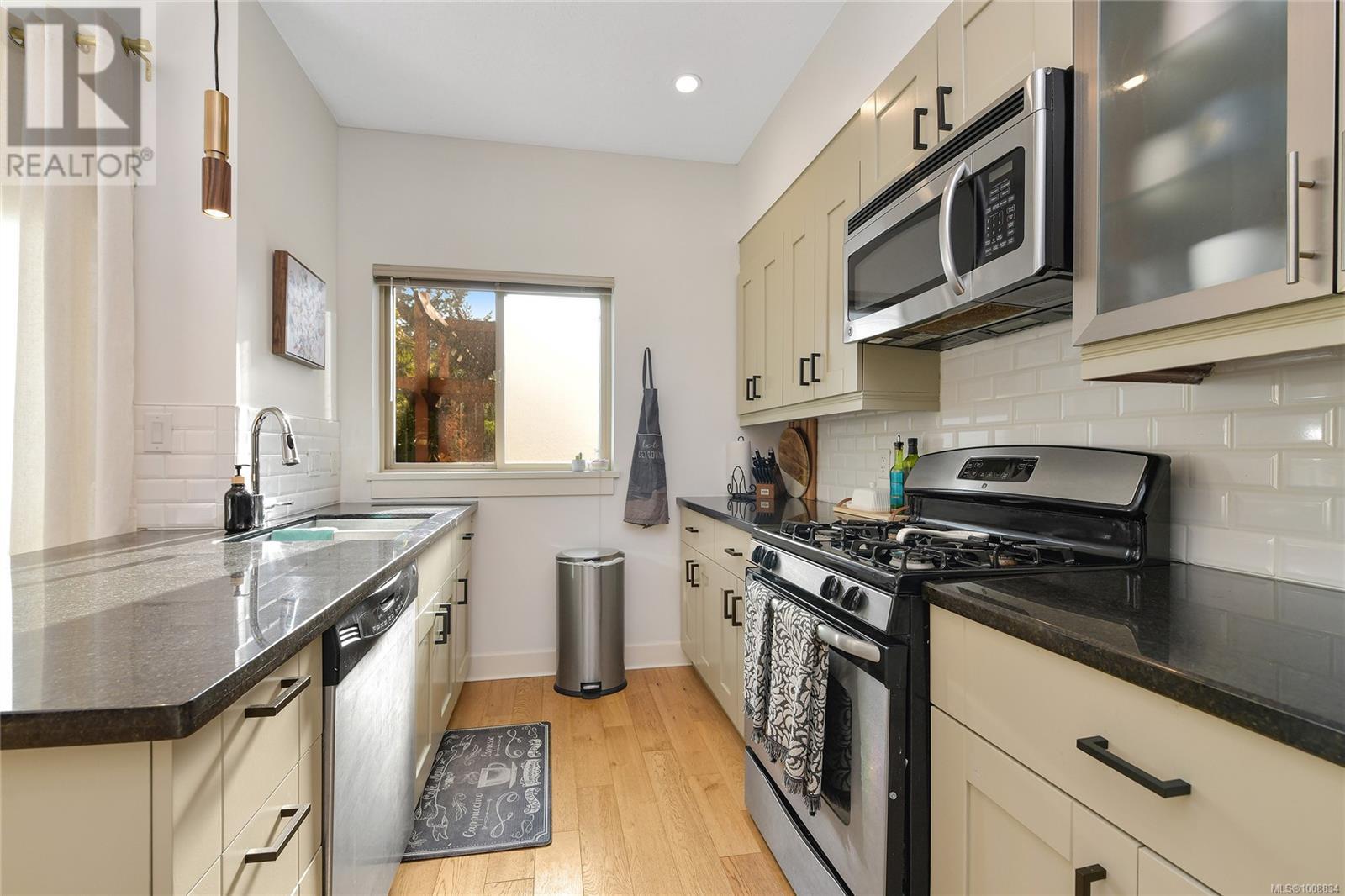 111 785 Station Ave, Langford
