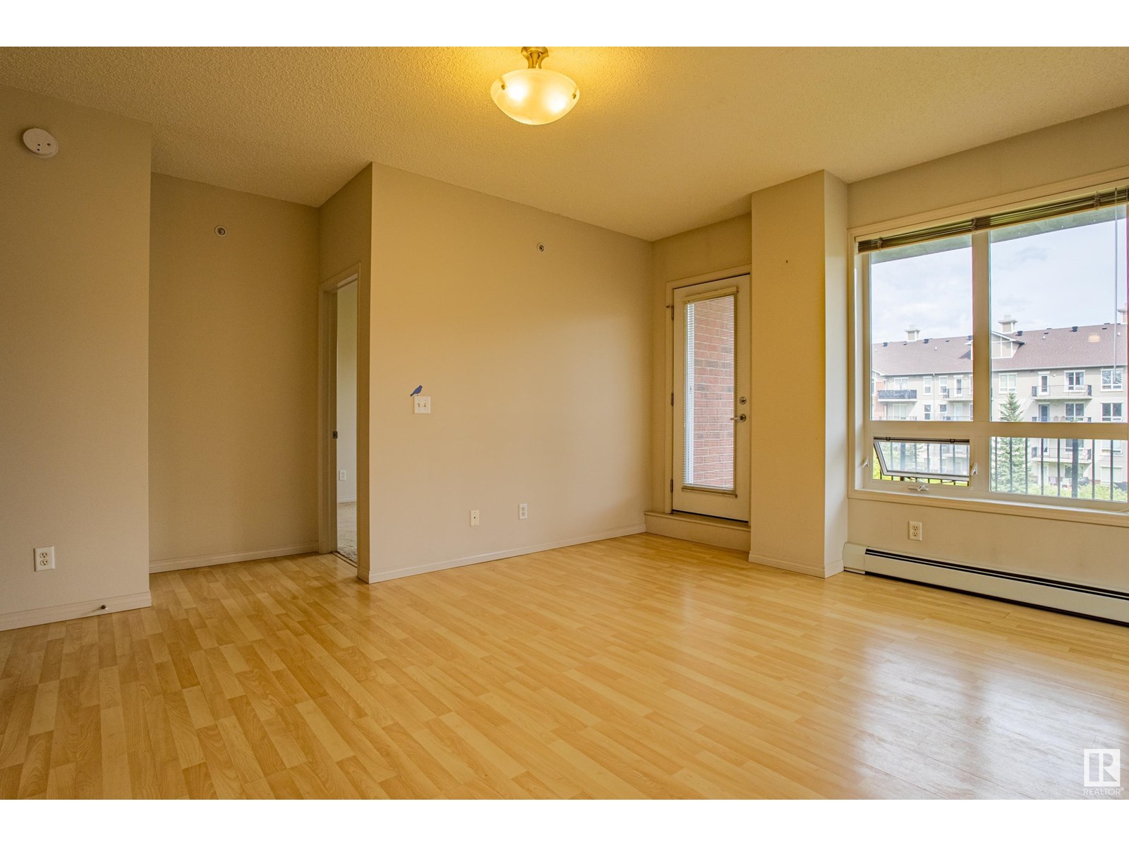 Photo 10 of 319 6315 135 Av Nw, Edmonton AB