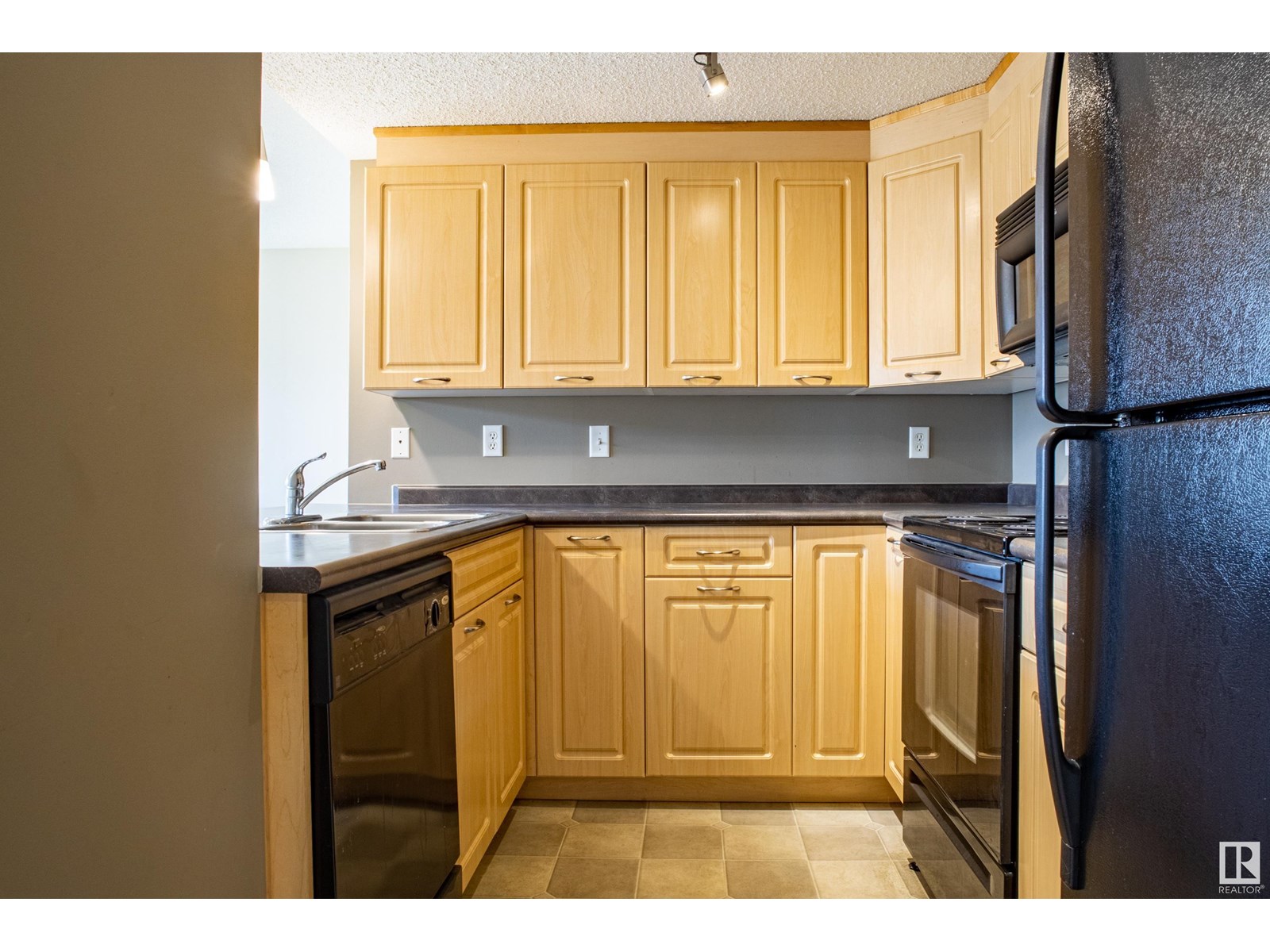Photo 13 of 319 6315 135 Av Nw, Edmonton AB