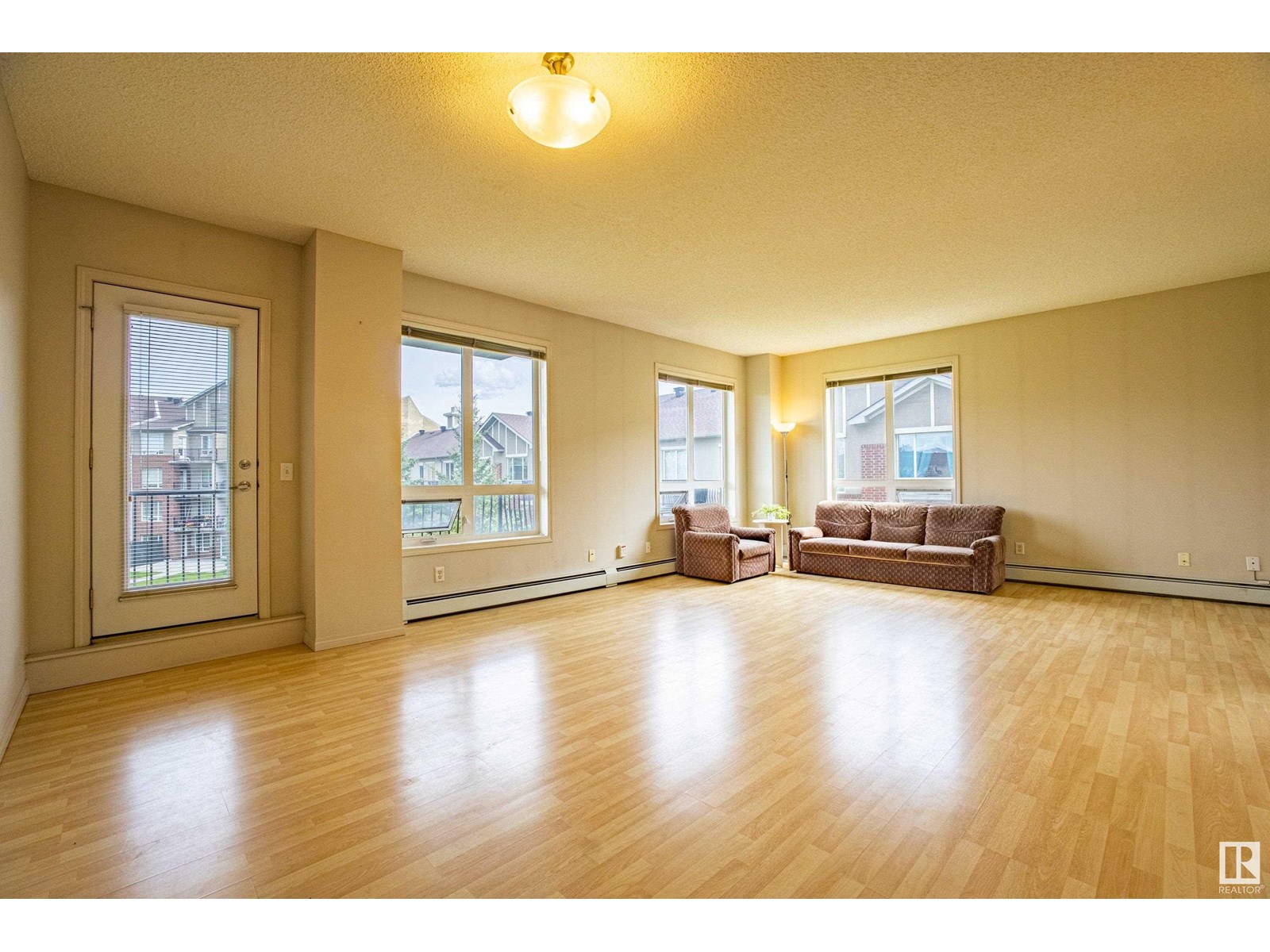 Photo 3 of 319 6315 135 Av Nw, Edmonton AB