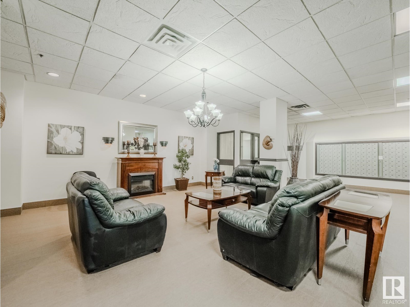 Photo 5 of 600 10149 Saskatchewan Dr Nw, Edmonton AB