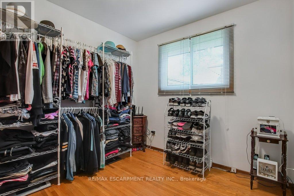 Photo 7 of 5945 Frontenac Street, Niagara Falls ON