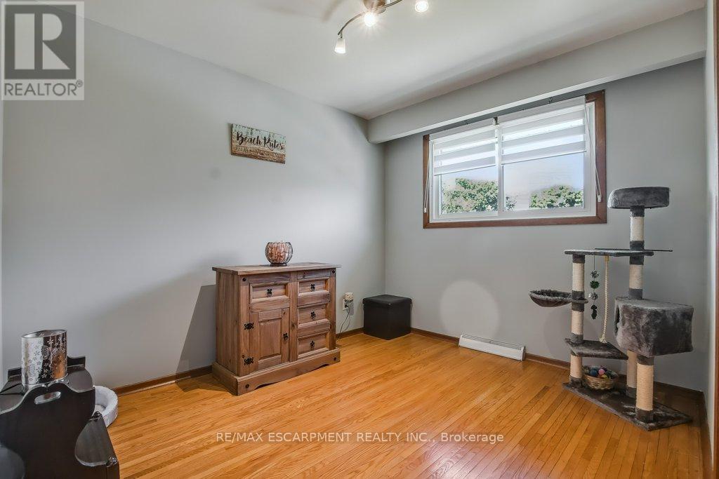 Photo 35 of 5945 Frontenac Street, Niagara Falls ON