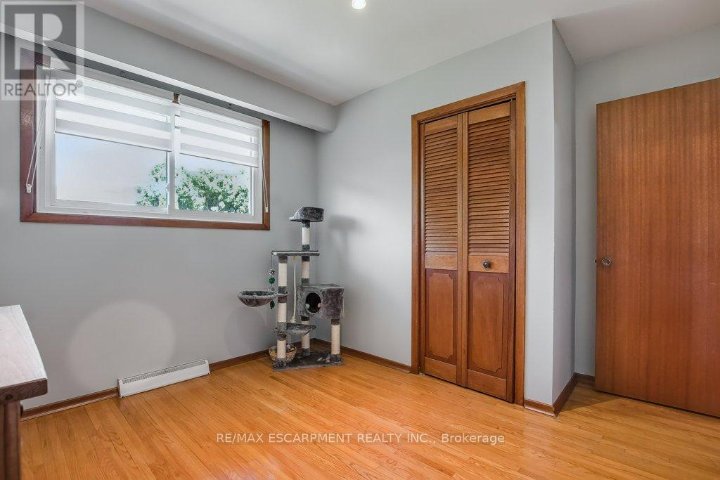 Photo 23 of 5945 Frontenac Street, Niagara Falls ON